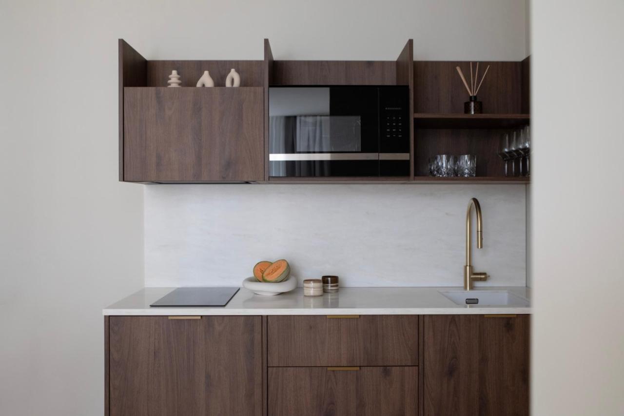 Spacious Apartment 1 Bedroom Kitchen