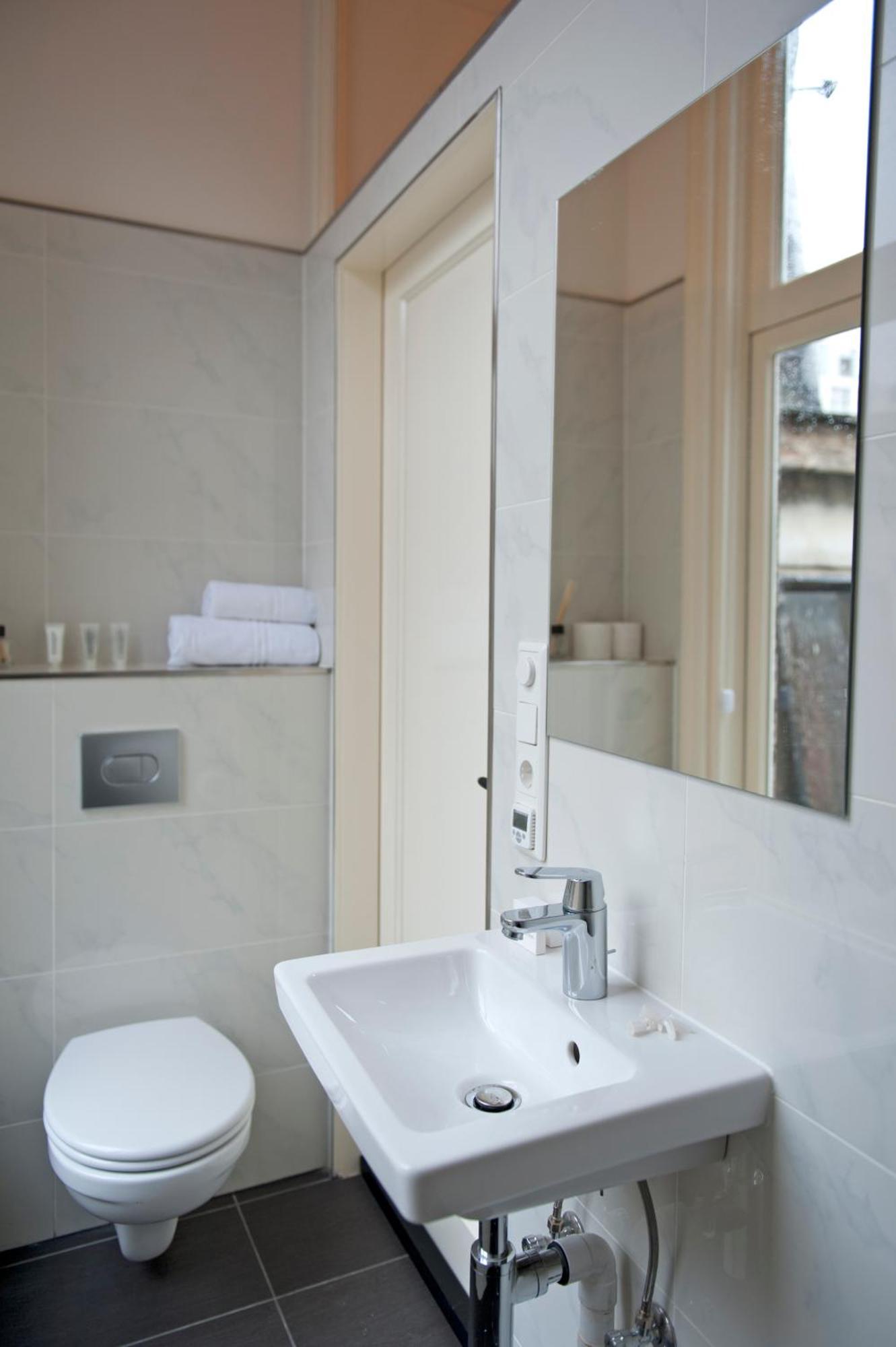 Family Room Private Bathroom