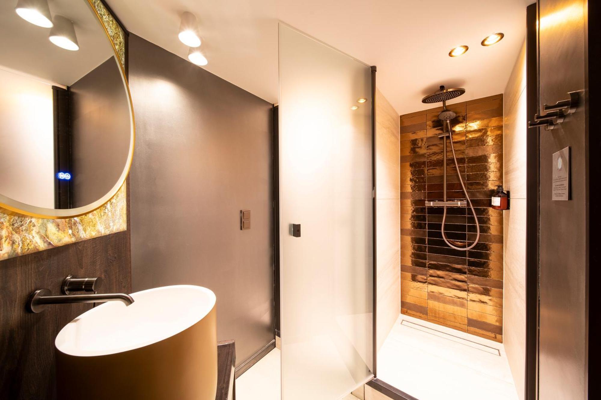 Basement Triple Room