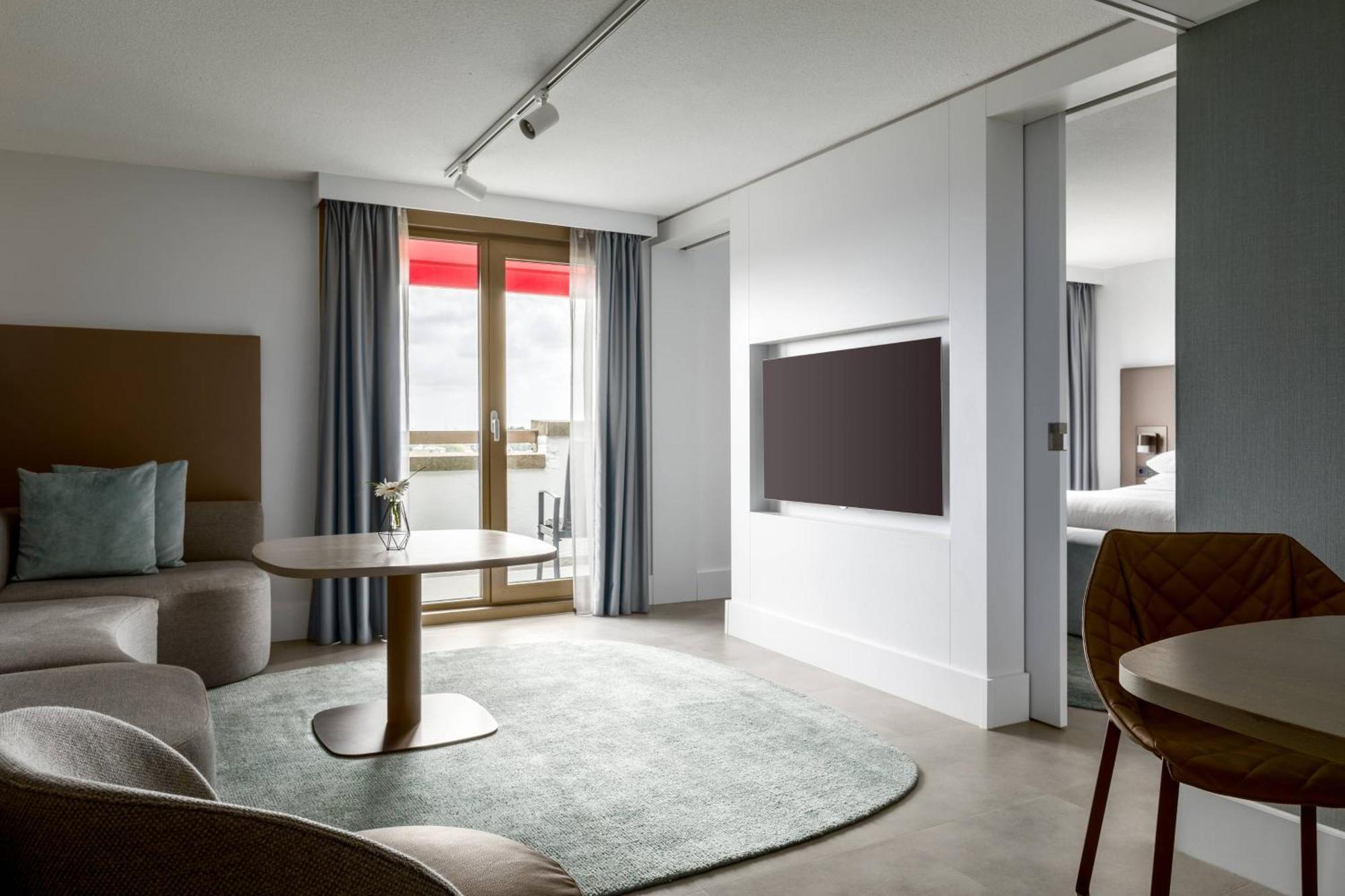 Suite mit Balkon und Zugang zur M Club Lounge