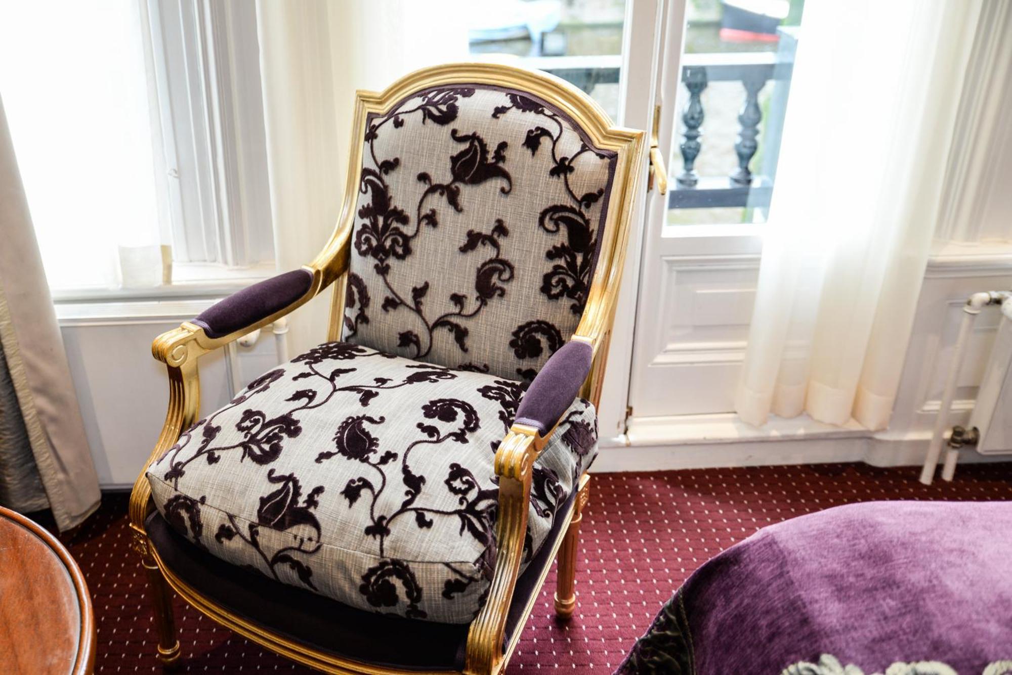 Classic Double or Twin Room Canal View