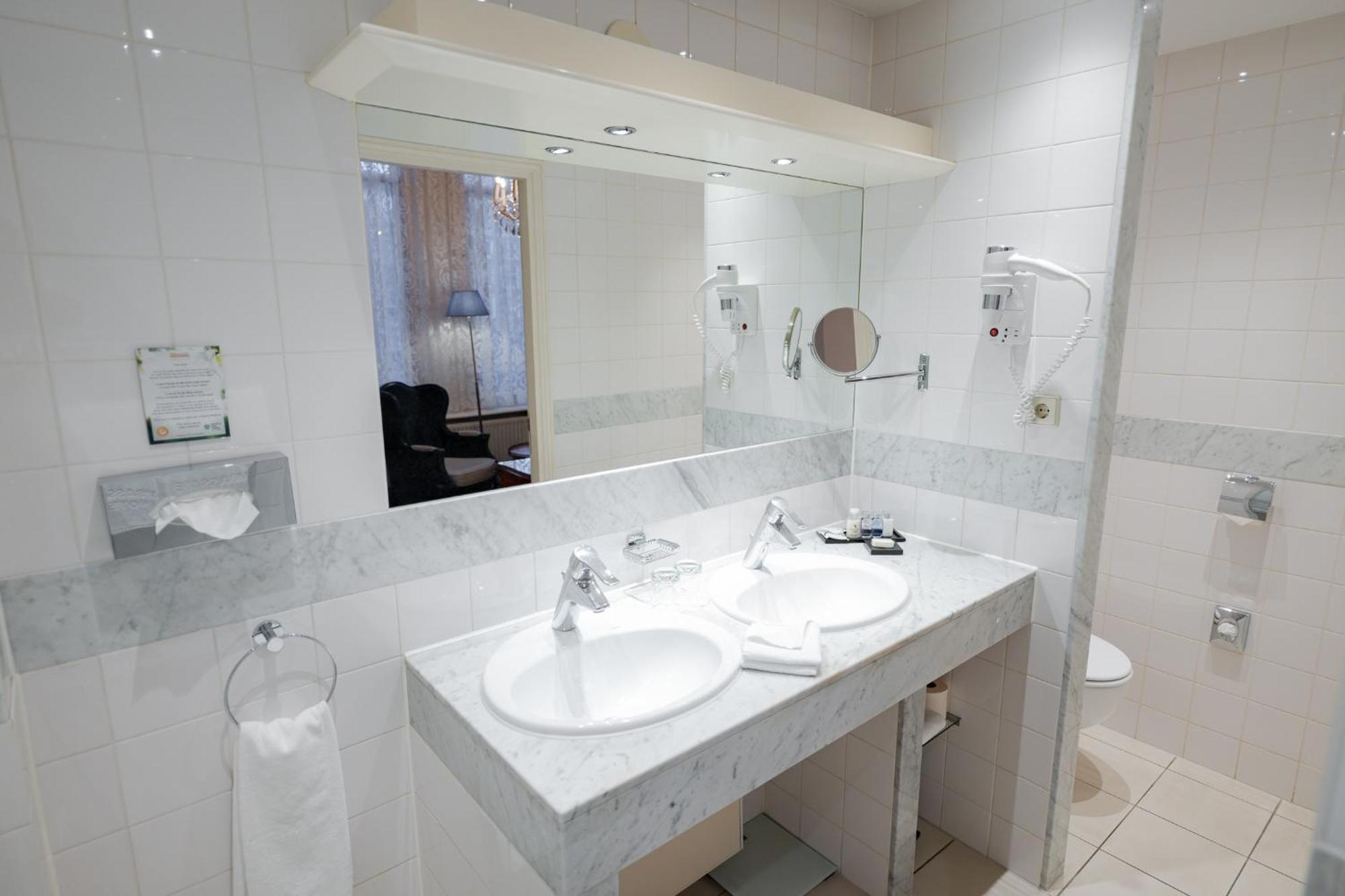 Classic Double or Twin Room Canal View