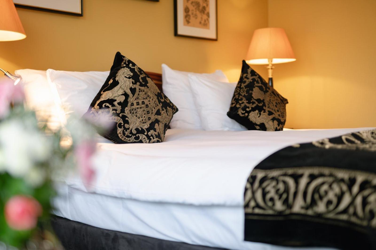 Classic Double or Twin Room Canal View