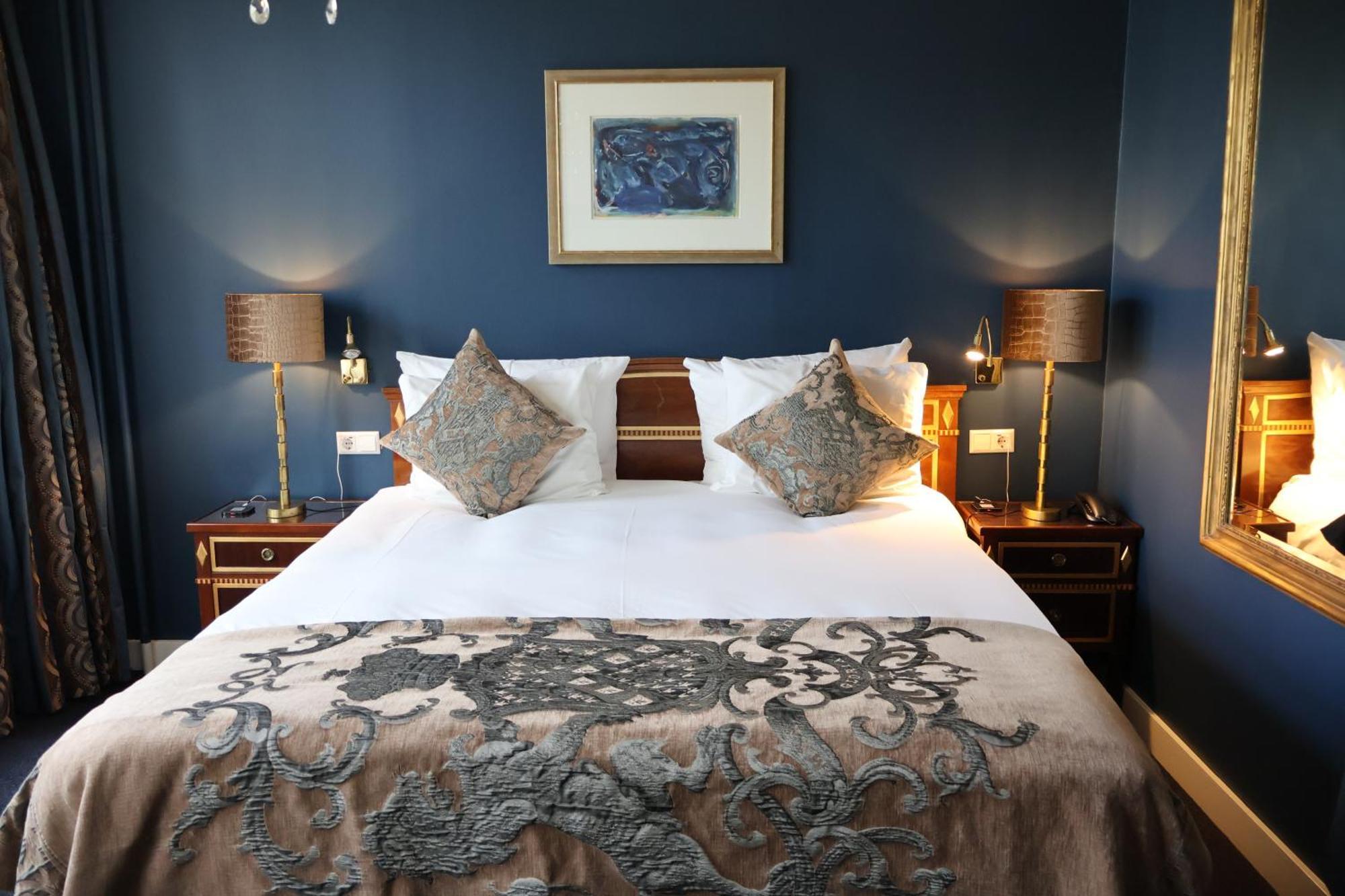 Classic Double or Twin Room Canal View