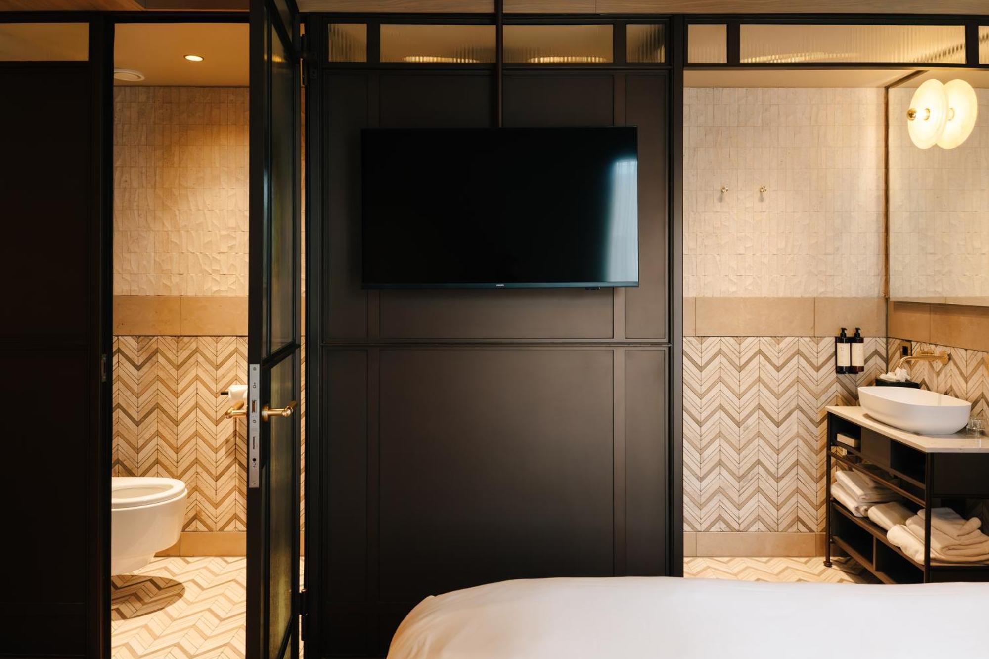 Circle Room