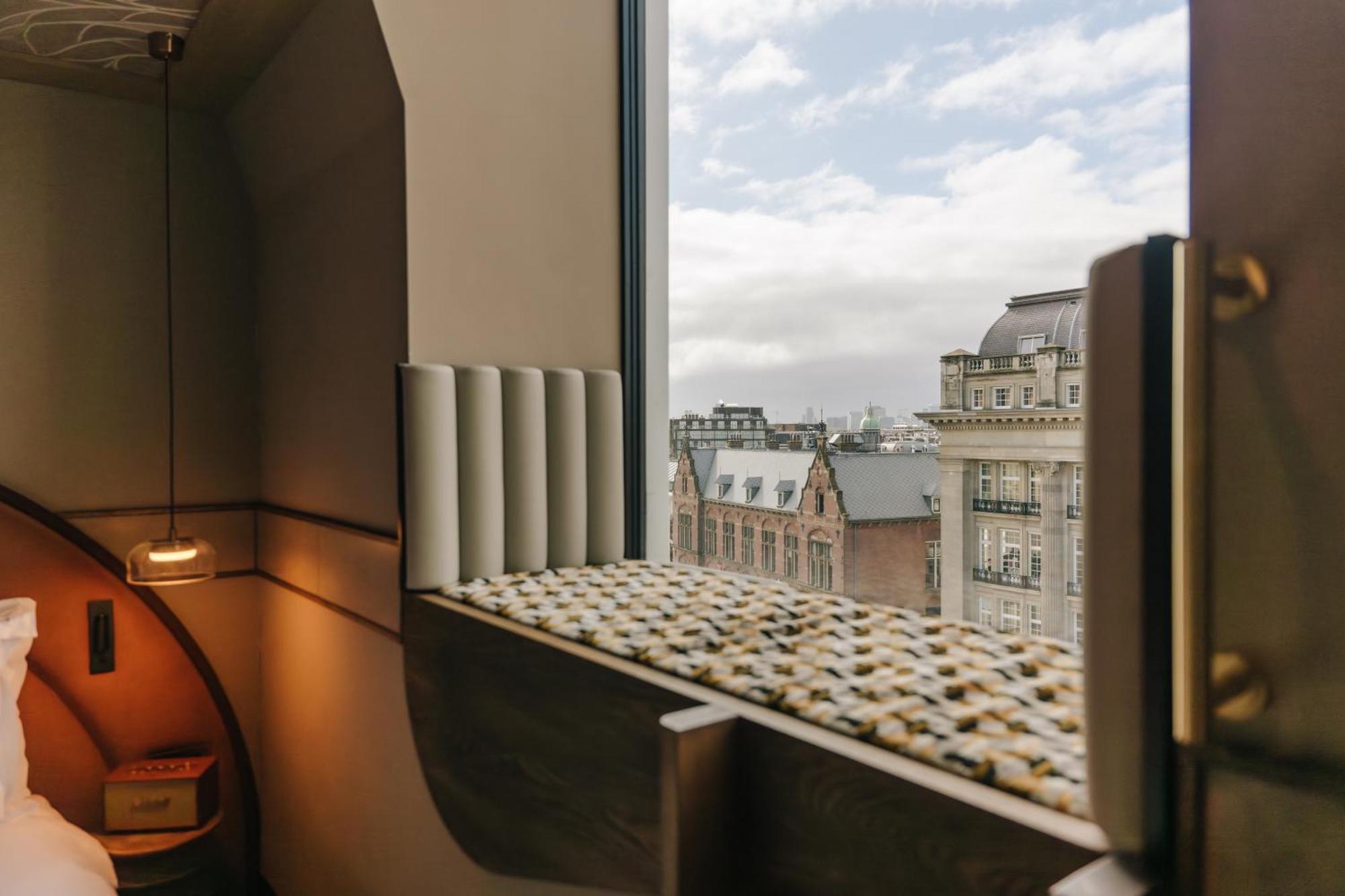 Circle Room Premium Cityview