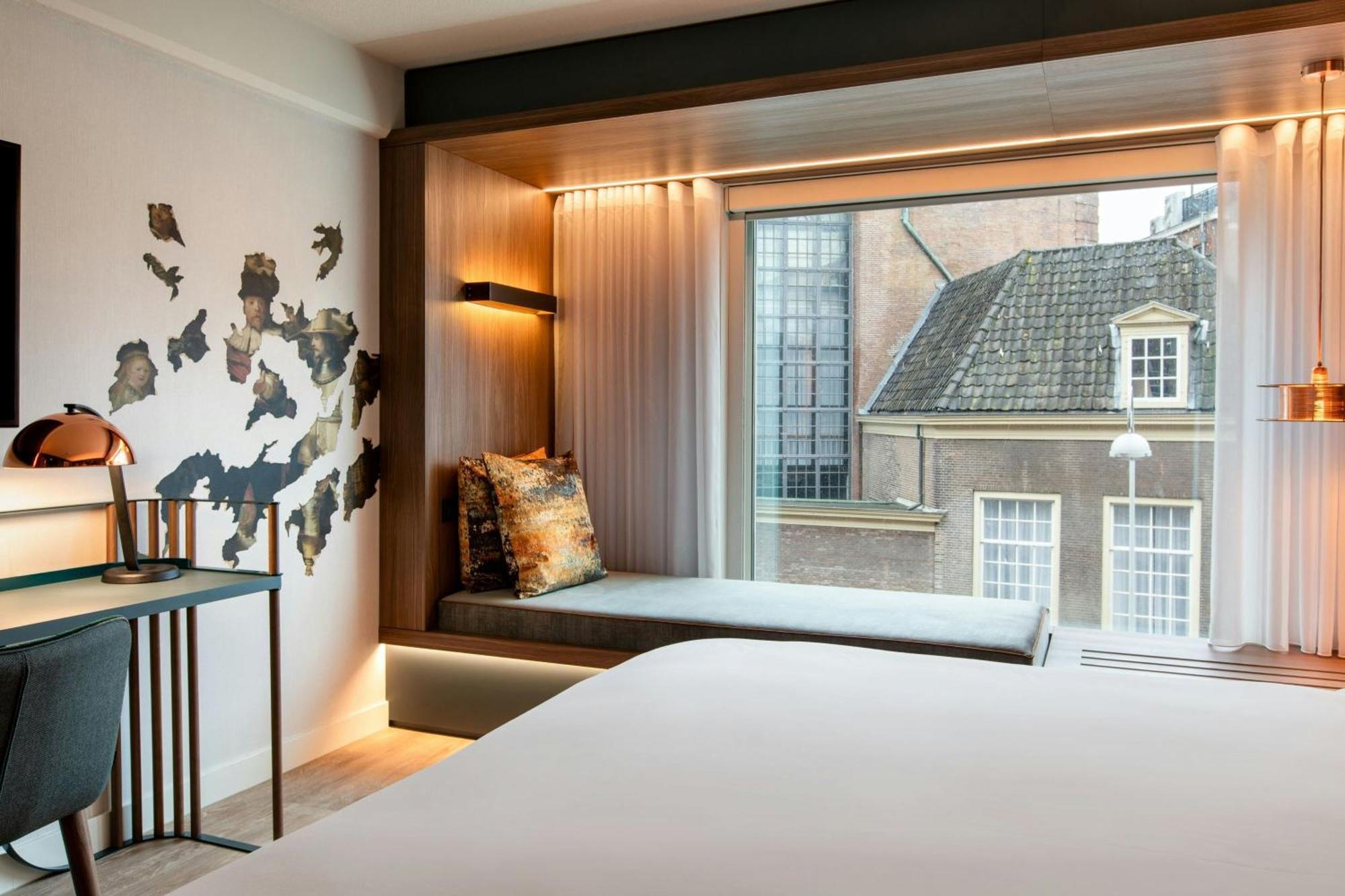 Deluxe King Room City View