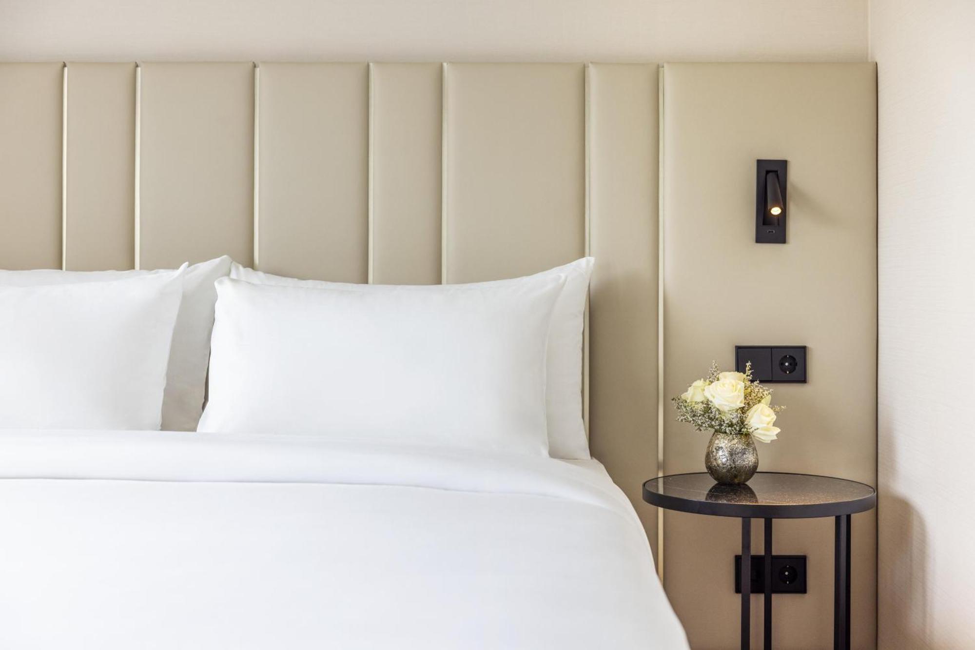 Standard Street View Room