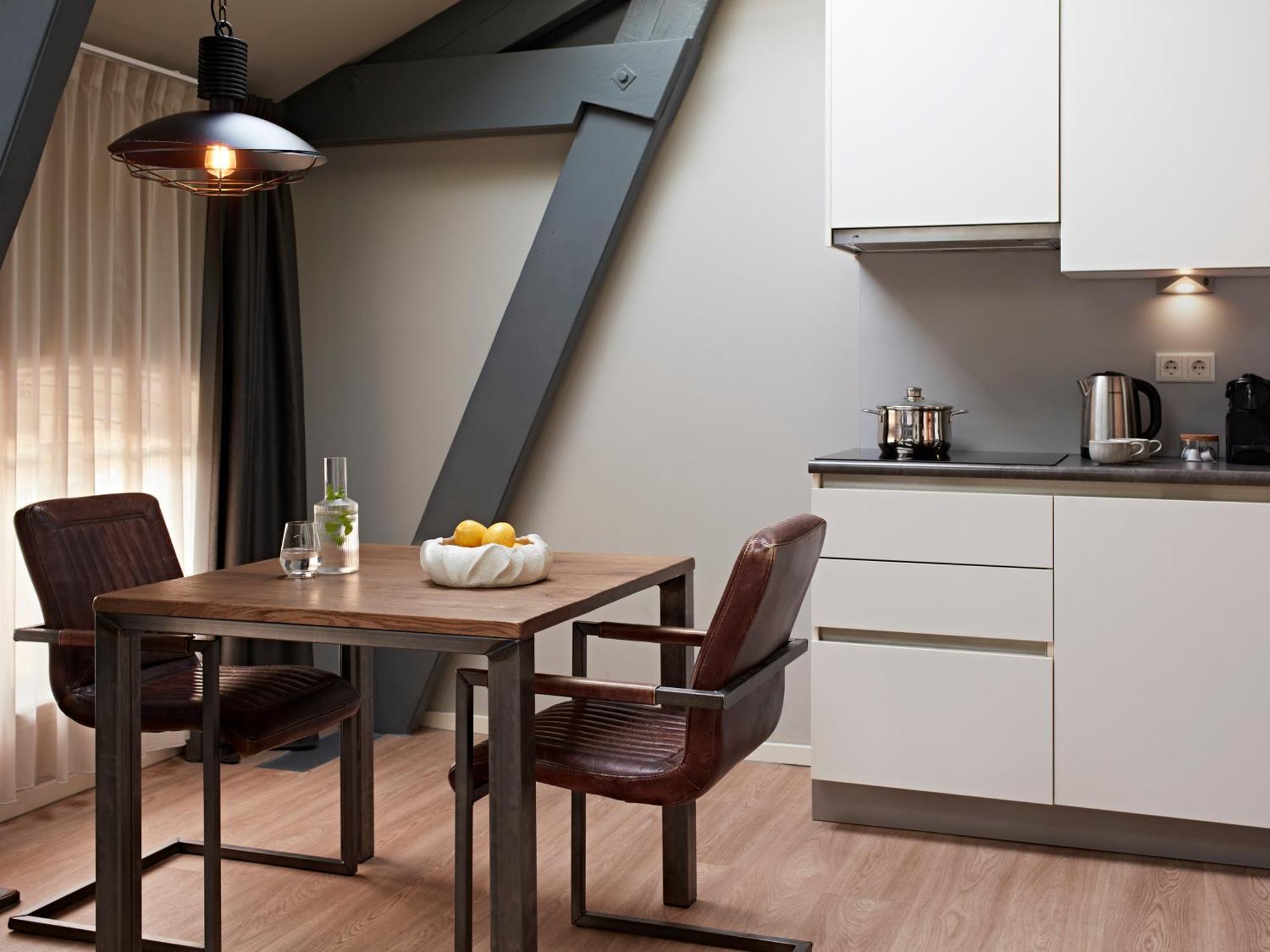 Medium Studio Kitchen