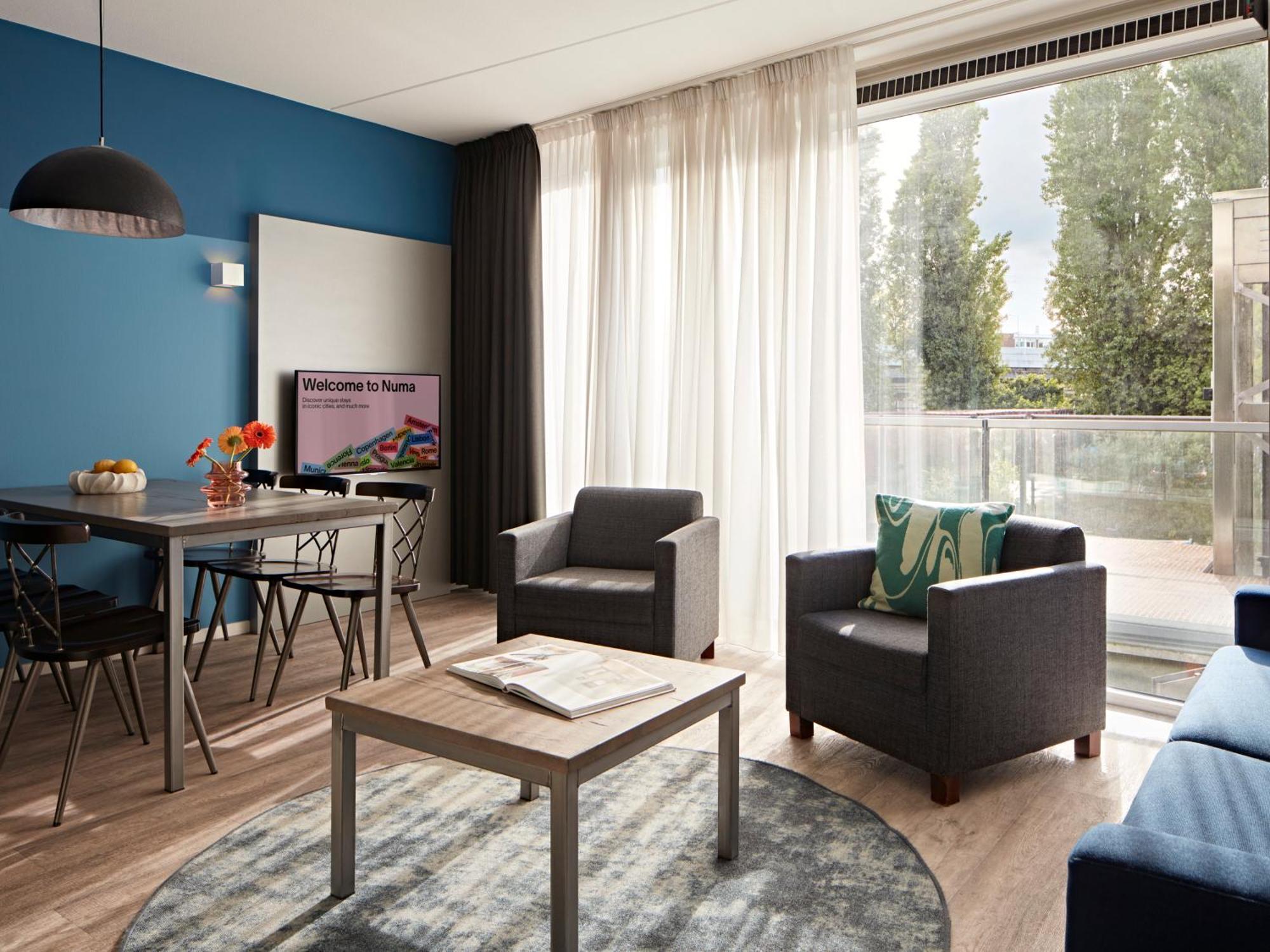 Large 2 Bedroom Apartment Sofa Bed Canal view