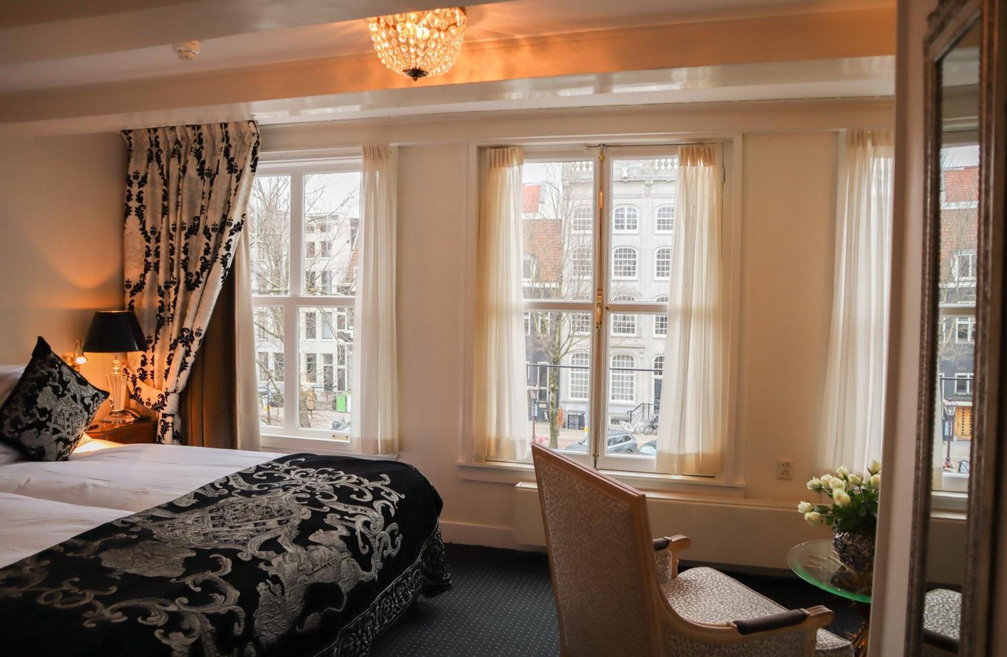 Classic Double or Twin Room Canal View