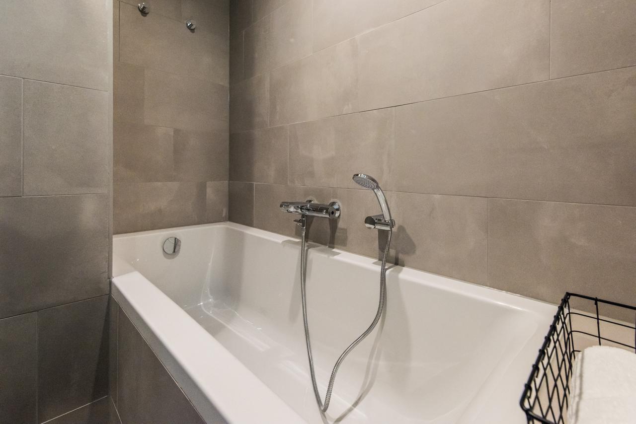 Large 1 Bedroom Apartment Canal view Duplex