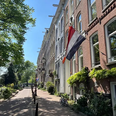 Spinoza Suites-3